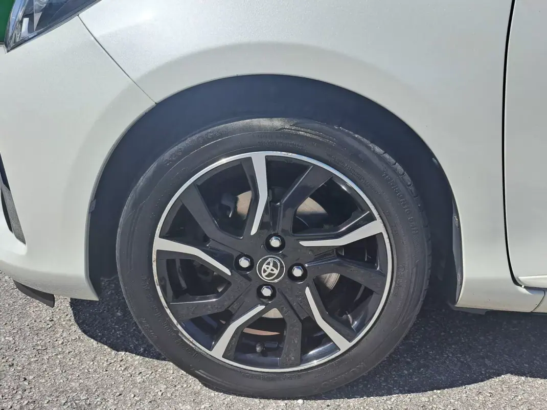 Toyota Yaris 2018 - 16750 EUR, 57032 km - AUTO.MOTO.pt - 57032km - foto 25 de 35