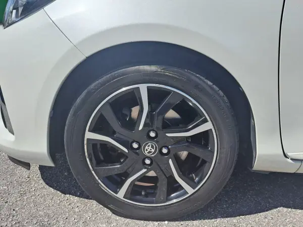 Toyota Yaris 2018 - 16750 EUR, 57032 km - AUTO.MOTO.pt - 57032km - foto 25 de 35
