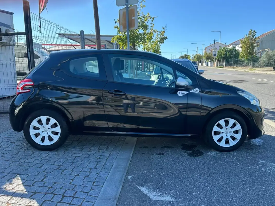 Peugeot 208 2014 - 9900 EUR, 73804 km - 73804km - foto 8 de 29