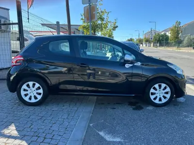Peugeot 208 2014 - 9900 EUR, 73804 km - 73804km - foto 8 de 29