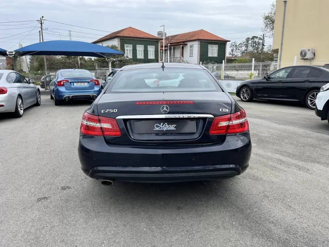 Mercedes-Benz E 250 2010 - 15950 EUR, 324000 km - AUTO.MOTO.pt - 324000km - foto 6 de 28