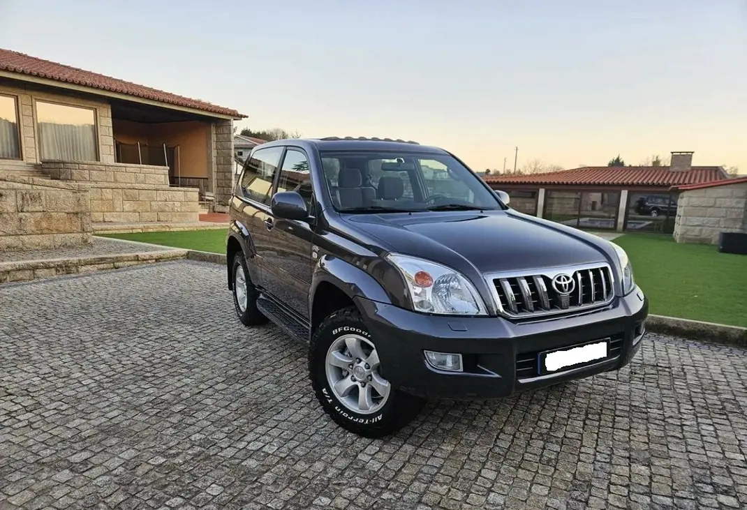 Toyota Land Cruiser 2004 - 20000 EUR, 280782 km - AUTO.MOTO.pt - 280782km - foto 1 de 6