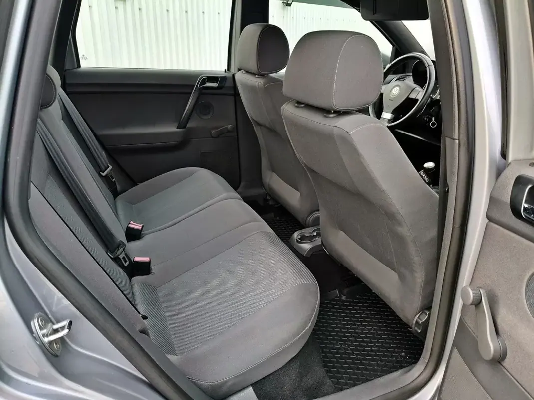 Volkswagen Polo 2009 - 6600 EUR, 174602 km - AUTO.MOTO.pt - 174602km - foto 18 de 24