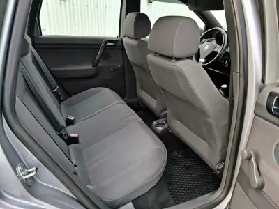 Volkswagen Polo 2009 - 6600 EUR, 174602 km - AUTO.MOTO.pt - 174602km - foto 18 de 24