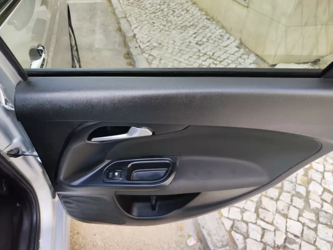 Fiat Tipo Station Wagon 2019 - 10780 EUR, 103800 km - AUTO.MOTO.pt - 103800km - foto 18 de 38