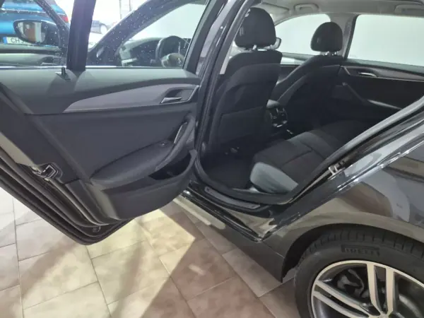 BMW 530e 2021 - 29900 EUR, 130000 km - AUTO.MOTO.pt - 130000km - foto 24 de 34
