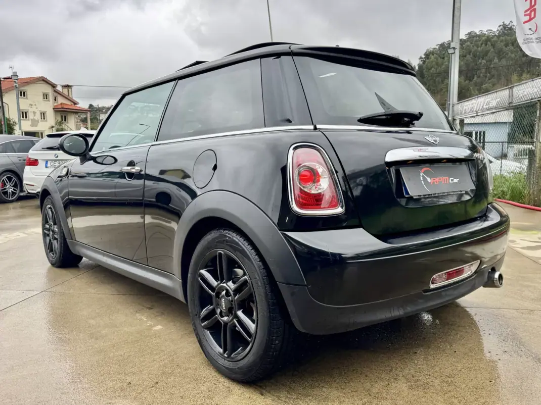 MINI Cooper 2013 - 9999 EUR, 170000 km - AUTO.MOTO.pt - 170000km - foto 14 de 25