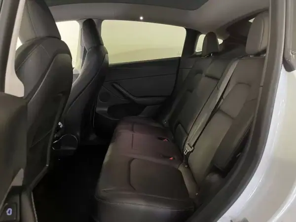 Tesla Model Y 2023 - 35450 EUR, 75000 km - AUTO.MOTO.pt - 75000km - foto 15 de 39