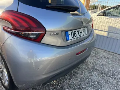 Peugeot 208 2019 - 10450 EUR, 73052 km - AUTO.MOTO.pt - 73052km - foto 12 de 12