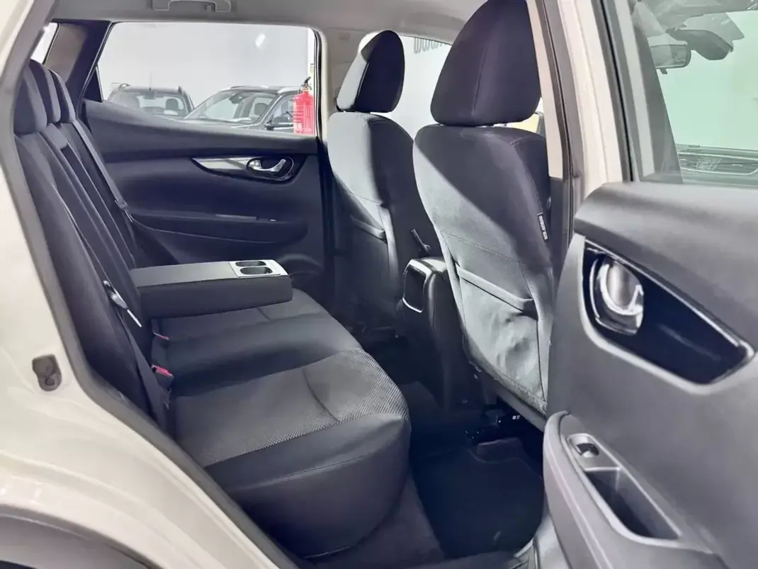 Nissan Qashqai 2015 - 13750 EUR, 96000 km - 96000km - foto 37 de 45