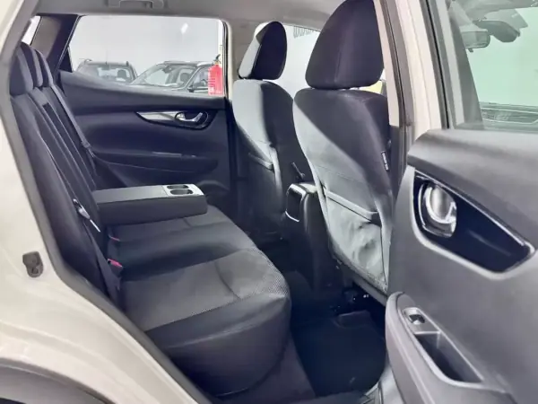 Nissan Qashqai 2015 - 13750 EUR, 96000 km - AUTO.MOTO.pt - 96000km - foto 37 de 45