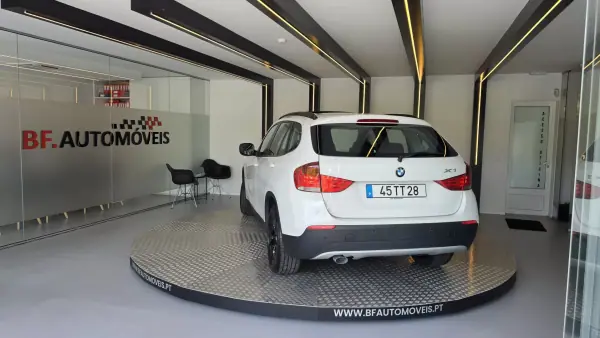 BMW X1 2009 - 13900 EUR, 234438 km - AUTO.MOTO.pt - 234438km - foto 3 de 59