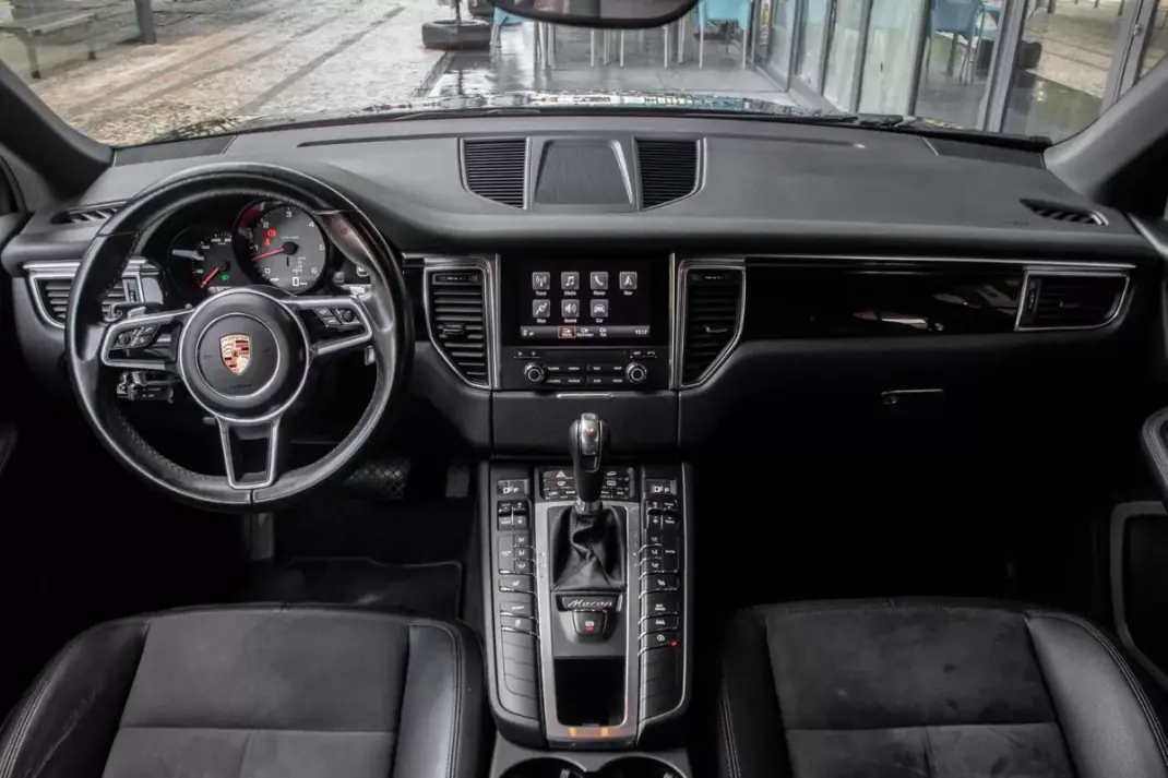 Porsche Macan 2018 - 54990 EUR, 99798 km - AUTO.MOTO.pt - 99798km - foto 40 de 45