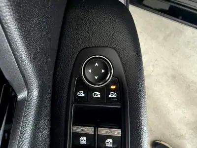 Renault Mégane E-Tech 2023 - 25500 EUR, 58000 km - AUTO.MOTO.pt - 58000km - foto 71 de 121