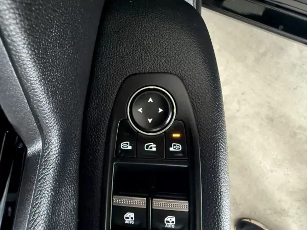 Renault Mégane E-Tech 2023 - 25500 EUR, 58000 km - AUTO.MOTO.pt - 58000km - foto 71 de 121