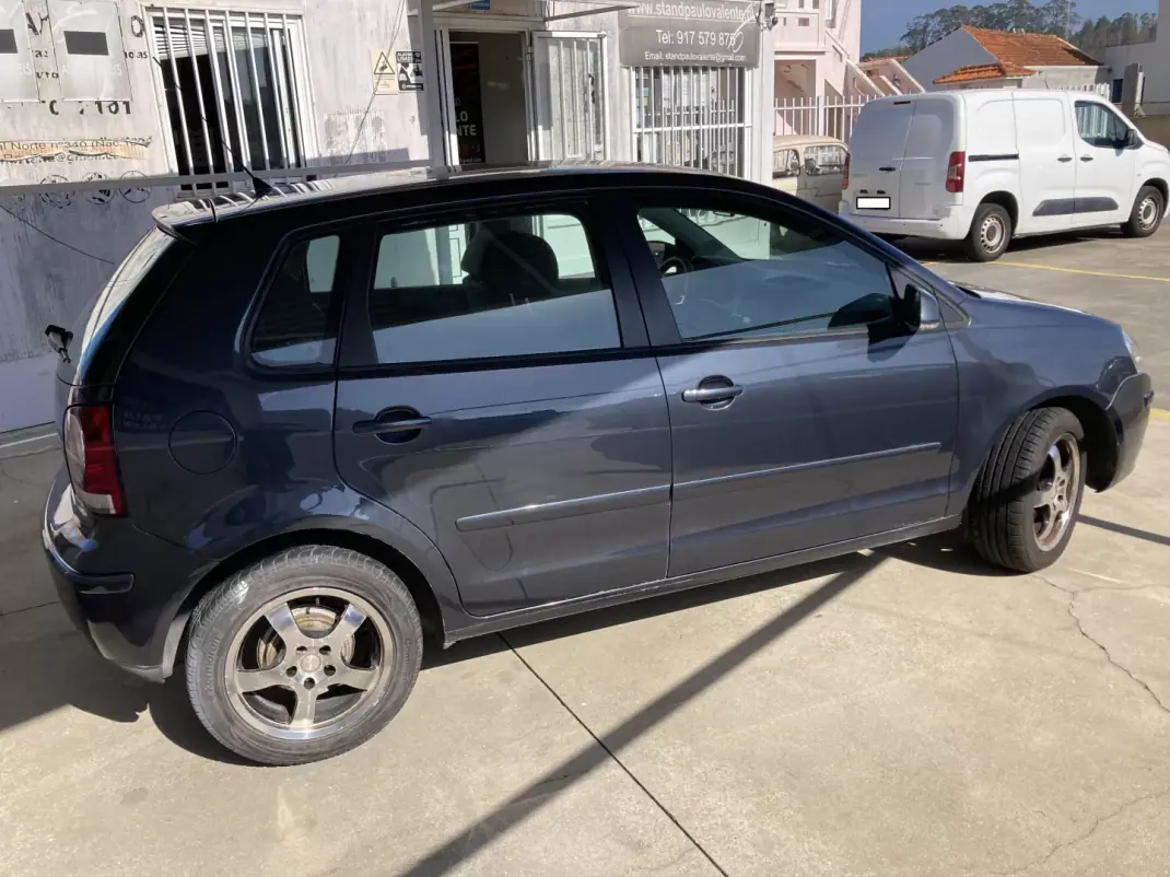 Volkswagen Polo 2007 - 3000 EUR, 190000 km - AUTO.MOTO.pt - 190000km - foto 4 de 12
