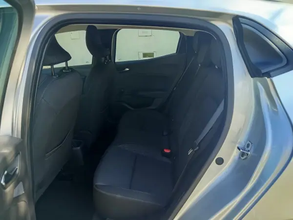 Renault Clio 2021 - 12490 EUR, 89100 km - AUTO.MOTO.pt - 89100km - foto 11 de 18