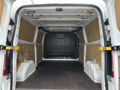 Ford Transit 2020 - 16900 EUR, 200000 km - AUTO.MOTO.pt - 200000km - foto 15 de 37