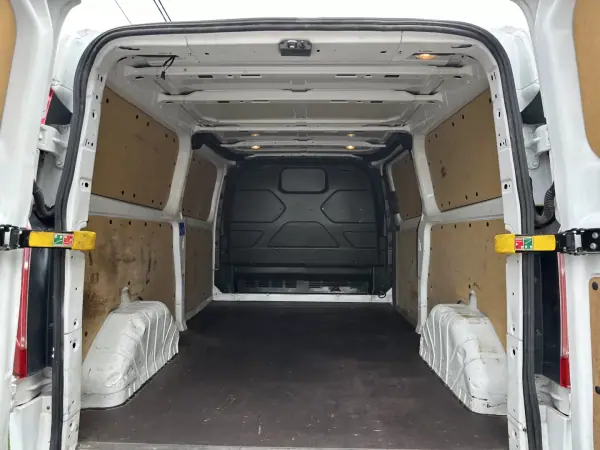 Ford Transit 2020 - 16900 EUR, 200000 km - AUTO.MOTO.pt - 200000km - foto 15 de 37