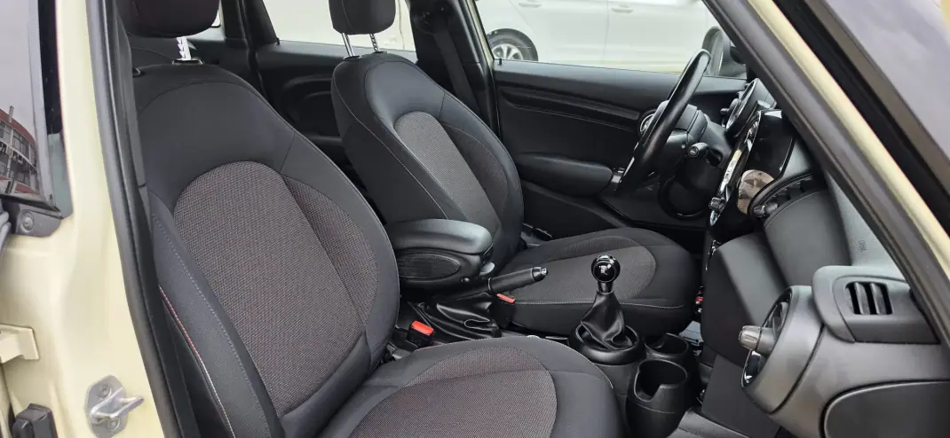 MINI 5 Portas 2018 - 13995 EUR, 77700 km - 77700km - foto 10 de 17