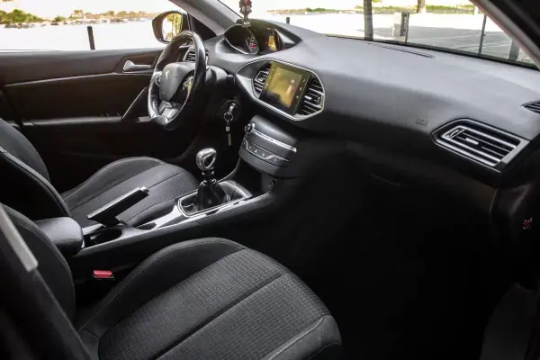 Peugeot 308 SW 2019 - 8250 EUR, 315740 km - AUTO.MOTO.pt - 315740km - foto 23 de 37