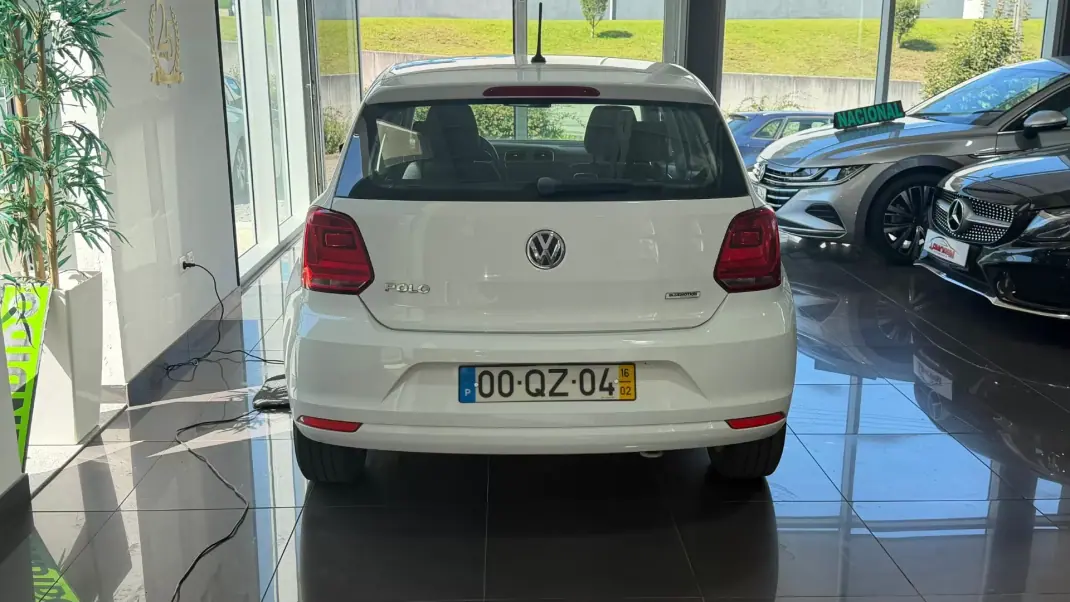 Volkswagen Polo 2016 - 7999 EUR, 148121 km - 148121km - foto 4 de 17