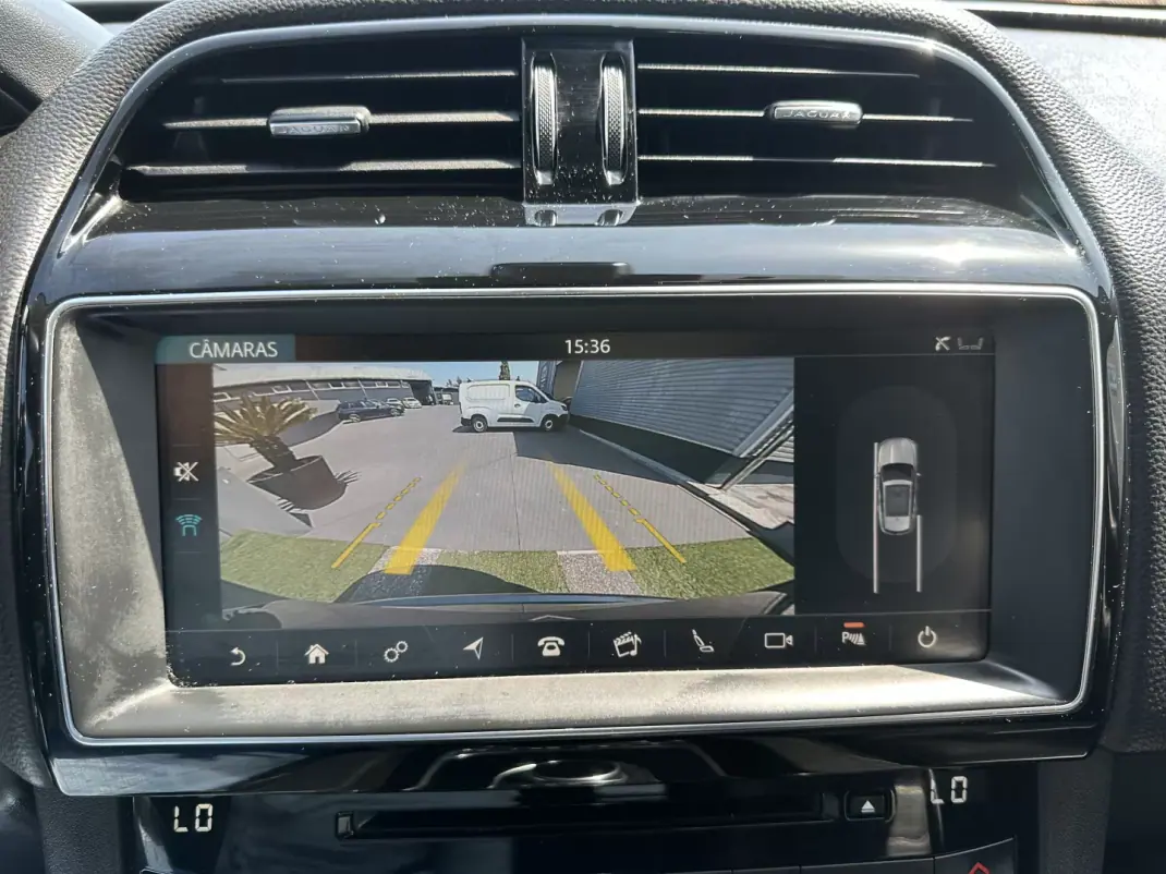 Jaguar F-Pace 2018 - 22500 EUR, 146000 km - 146000km - foto 46 de 69