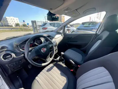 Fiat Punto 2018 - 7950 EUR, 174029 km - AUTO.MOTO.pt - 174029km - foto 11 de 24