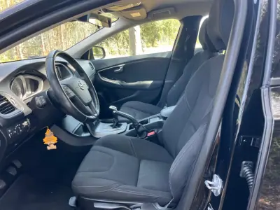 Volvo V40 2017 - 15900 EUR, 120000 km - AUTO.MOTO.pt - 120000km - foto 24 de 39