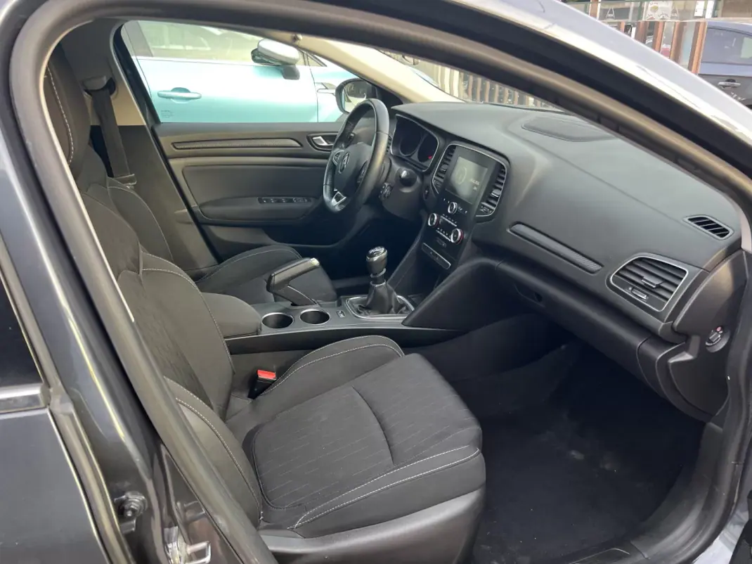 Renault Mégane 2020 - 14900 EUR, 142500 km - AUTO.MOTO.pt - 142500km - foto 14 de 16