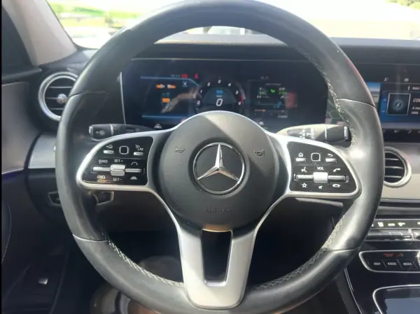 Mercedes-Benz E 300 2020 - 31947 EUR, 131000 km - AUTO.MOTO.pt - 131000km - foto 13 de 20
