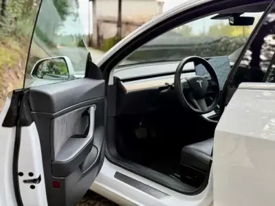 Tesla Model 3 2020 - 22000 EUR, 101000 km - AUTO.MOTO.pt - 101000km - foto 11 de 17