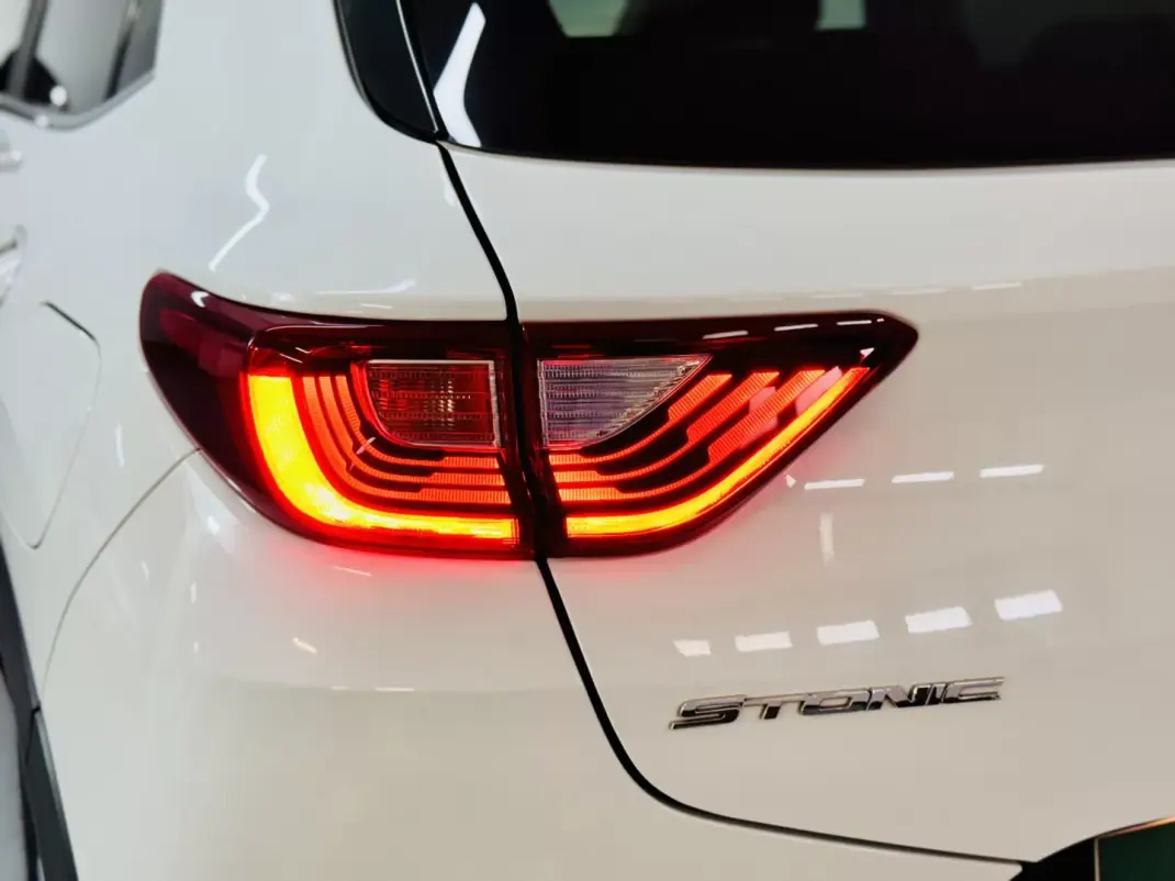 Kia Stonic 2019 - 15750 EUR, 68000 km - AUTO.MOTO.pt - 68000km - foto 19 de 60