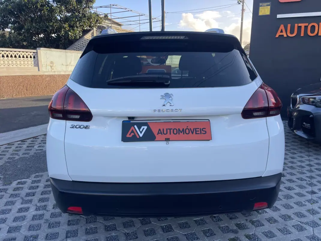Peugeot 2008 2017 - 11950 EUR, 161968 km - AUTO.MOTO.pt - 161968km - foto 6 de 12
