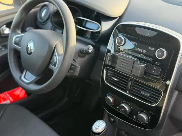Renault Clio 2017 - 9690 EUR, 117000 km - AUTO.MOTO.pt - 117000km - foto 8 de 16