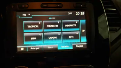 Renault Captur 2018 - 12990 EUR, 149914 km - AUTO.MOTO.pt - 149914km - foto 36 de 44