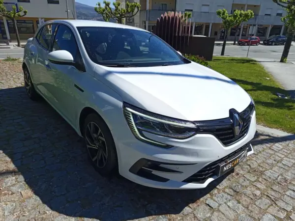 Renault Mégane 2020 - 17900 EUR, 127391 km - AUTO.MOTO.pt - 127391km - foto 3 de 11