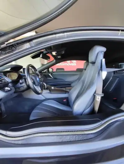 BMW i8 2017 - 65500 EUR, 96600 km - AUTO.MOTO.pt - 96600km - foto 22 de 38