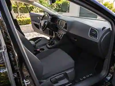 SEAT Leon ST 2015 - 6990 EUR, 247000 km - 247000km - foto 5 de 7