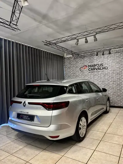 Renault Mégane Sport Tourer 2020 - 12990 EUR, 105000 km - AUTO.MOTO.pt - 105000km - foto 6 de 15