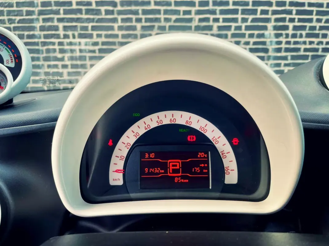 Smart ForFour 2018 - 11500 EUR, 91000 km - AUTO.MOTO.pt - 91000km - foto 10 de 13