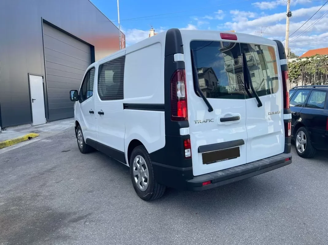 Renault Trafic Trafic III Combi L1H1 3.0t 2023 - 33900 EUR, 4655 km - AUTO.MOTO.pt - 4655km - foto 2 de 24