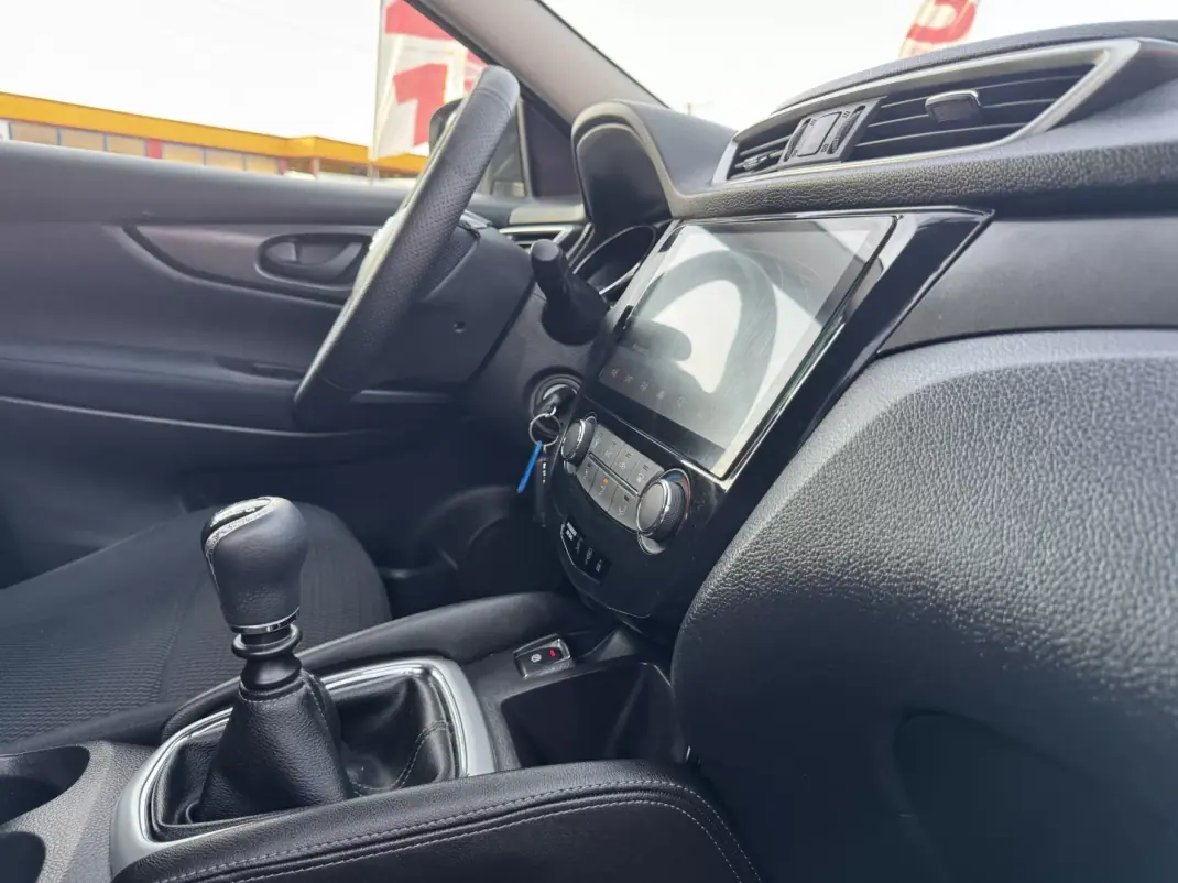 Nissan Qashqai 2015 - 11500 EUR, 258000 km - AUTO.MOTO.pt - 258000km - foto 31 de 36