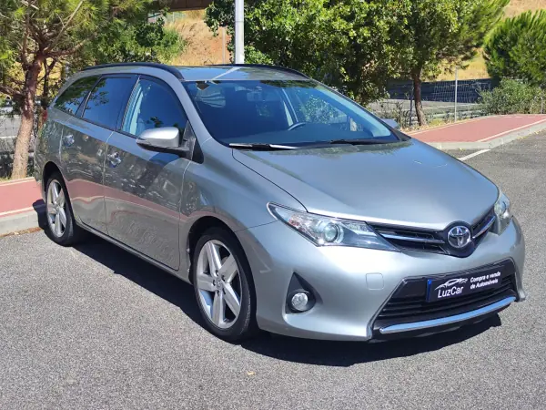 Toyota Auris Touring Sports 2015 - 11480 EUR, 229000 km - AUTO.MOTO.pt - 229000km - foto 4 de 39