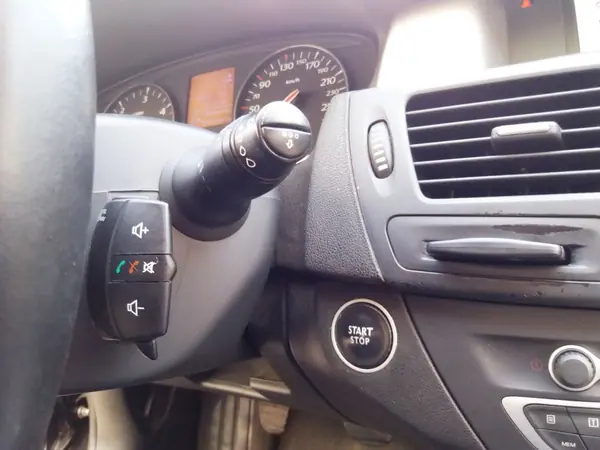 Renault Laguna Break 2012 - 8000 EUR, 186055 km - AUTO.MOTO.pt - 186055km - foto 16 de 26