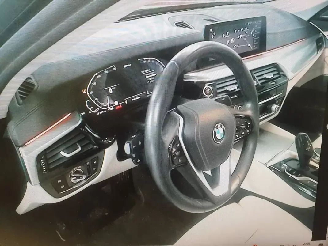 BMW 530e 2019 - 31990 EUR, 7558 km - AUTO.MOTO.pt - 7558km - foto 3 de 27