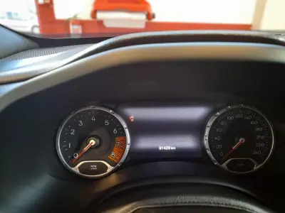 Jeep Renegade 2020 - 17990 EUR, 81429 km - AUTO.MOTO.pt - 81429km - foto 13 de 16