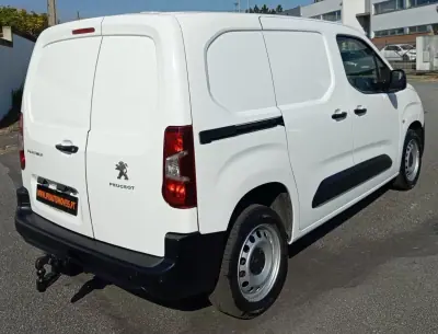 Peugeot Partner 2019 - 12990 EUR, 91000 km - AUTO.MOTO.pt - 91000km - foto 6 de 16