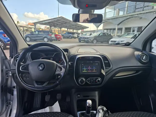 Renault Captur 2018 - 13500 EUR, 113500 km - AUTO.MOTO.pt - 113500km - foto 14 de 29