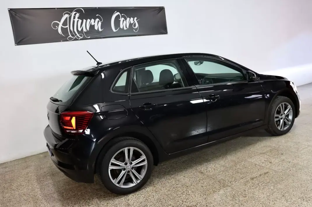 Volkswagen Polo 2018 - 15900 EUR, 130000 km - AUTO.MOTO.pt - 130000km - foto 19 de 20